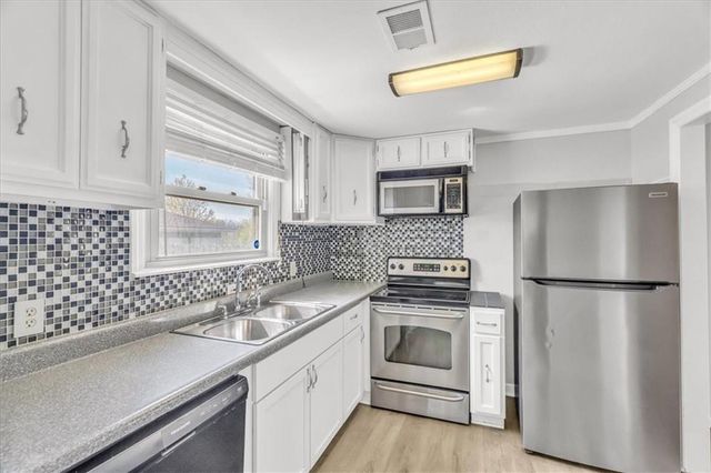 205 E Longfellow Street, Claycomo, MO 64119