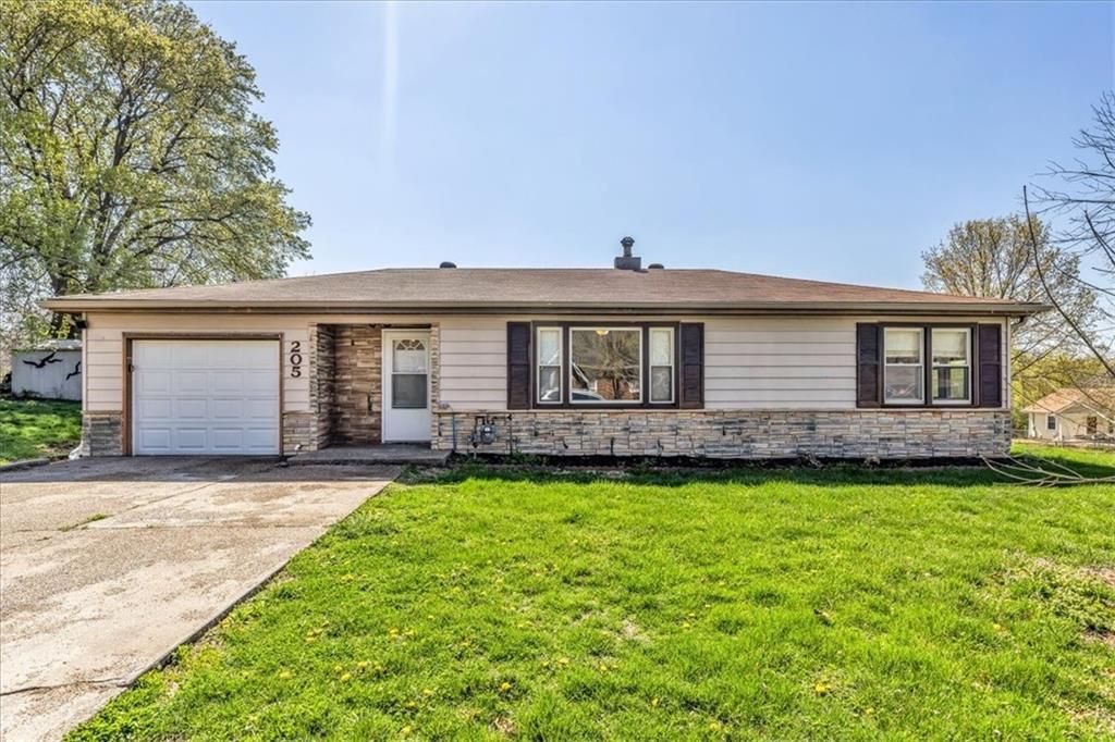 205 E Longfellow Street, Claycomo, MO 64119