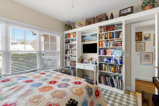 27 Badgers Is W Apt 1, Kittery, ME 03940