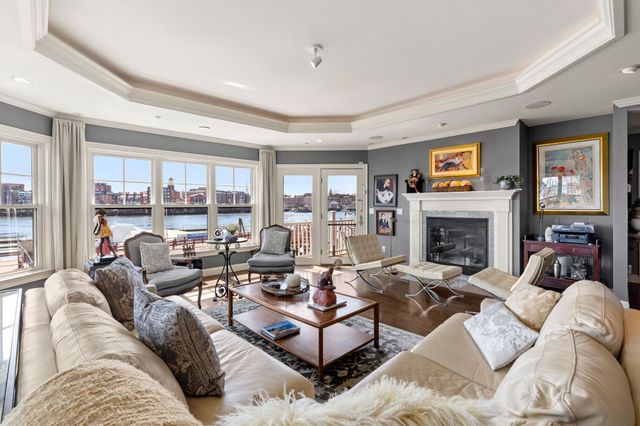 27 Badgers Is W Apt 1, Kittery, ME 03940