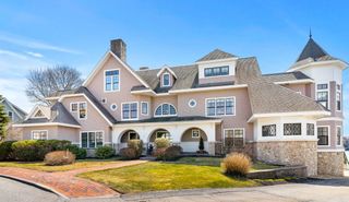 27 Badgers Is W Apt 1, Kittery, ME 03940