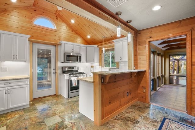 126 Brattle St, Holden, MA 01520