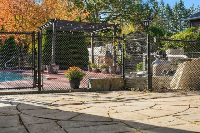 126 Brattle St, Holden, MA 01520