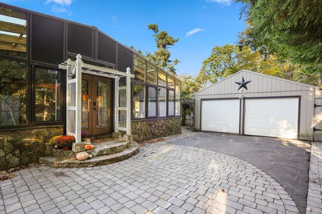 126 Brattle St, Holden, MA 01520