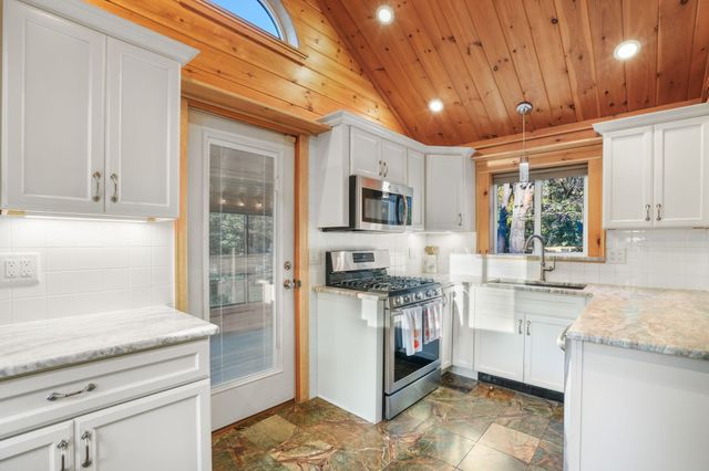126 Brattle St, Holden, MA 01520