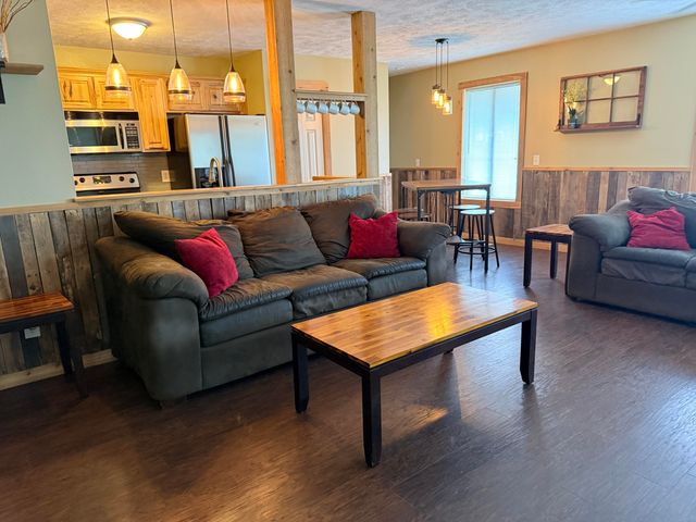 134 Navajo Trail, Kimberling City, MO 65686