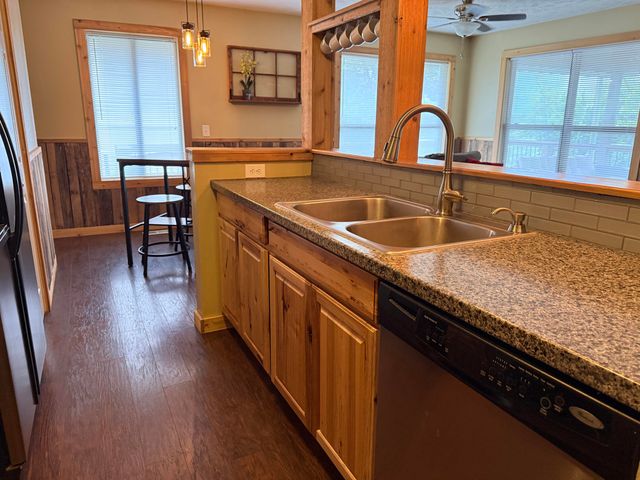 134 Navajo Trail, Kimberling City, MO 65686