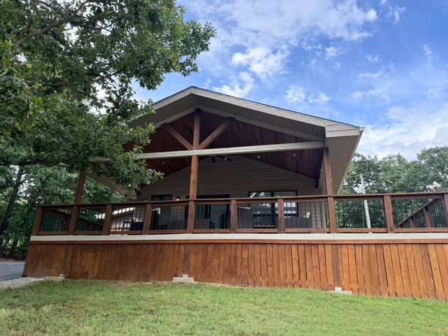 134 Navajo Trail, Kimberling City, MO 65686