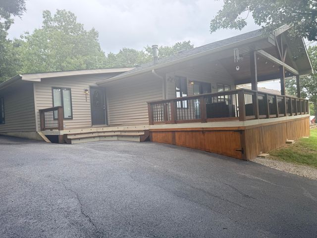 134 Navajo Trail, Kimberling City, MO 65686