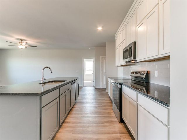 1716 Oak Way, Tuttle, OK 73089