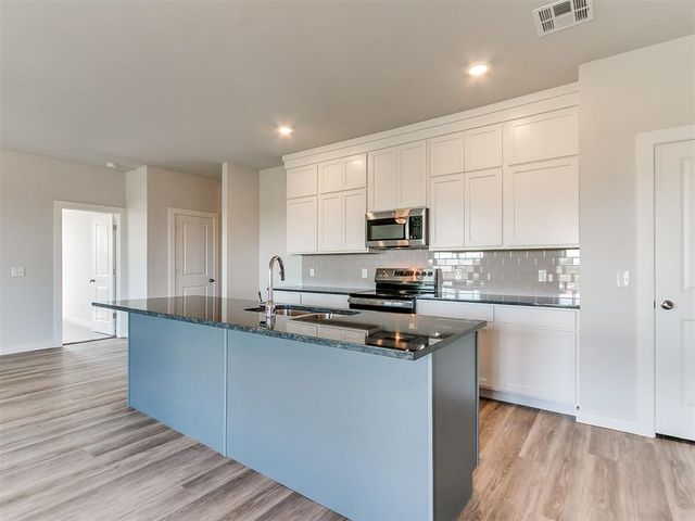 1716 Oak Way, Tuttle, OK 73089