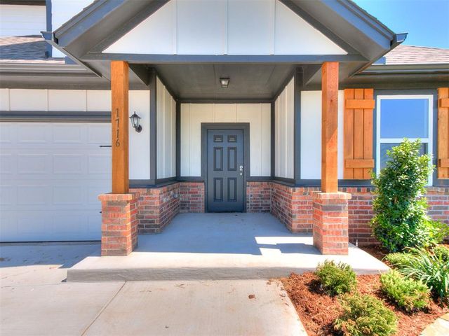 1716 Oak Way, Tuttle, OK 73089