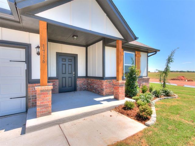 1716 Oak Way, Tuttle, OK 73089