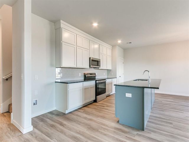 1716 Oak Way, Tuttle, OK 73089