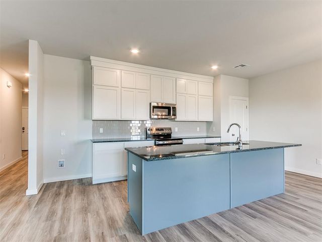 1716 Oak Way, Tuttle, OK 73089