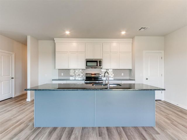 1716 Oak Way, Tuttle, OK 73089