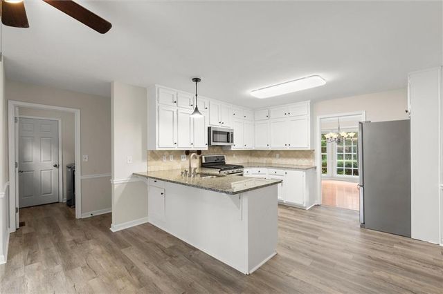 9126 Branch Valley Way, Roswell, GA 30076