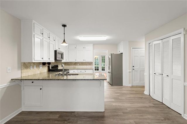 9126 Branch Valley Way, Roswell, GA 30076
