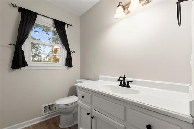 9126 Branch Valley Way, Roswell, GA 30076