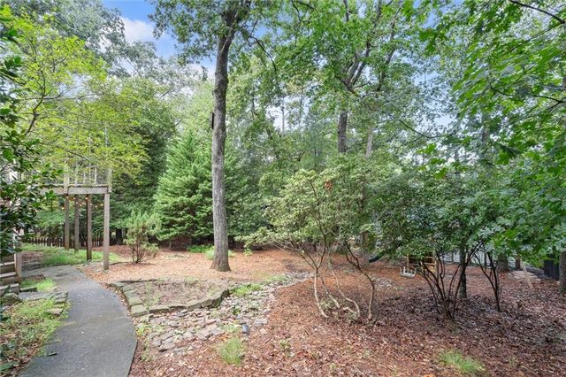 9126 Branch Valley Way, Roswell, GA 30076