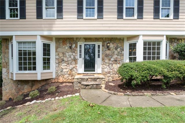9126 Branch Valley Way, Roswell, GA 30076