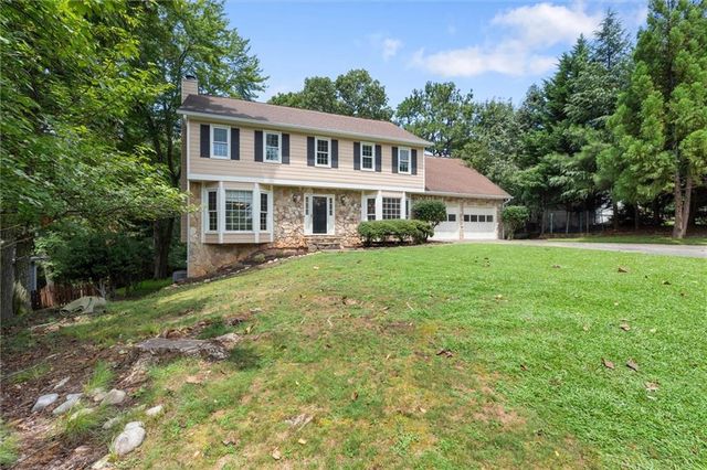 9126 Branch Valley Way, Roswell, GA 30076