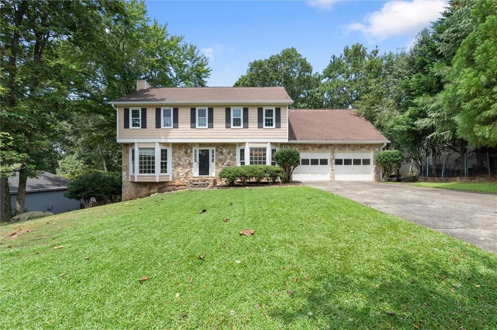 9126 Branch Valley Way, Roswell, GA 30076