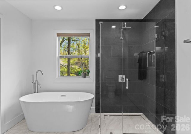 820 Manhasset Road, Charlotte, NC 28209