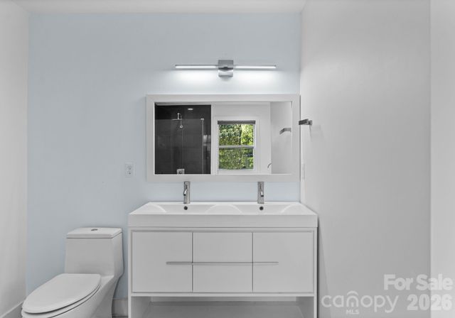 820 Manhasset Road, Charlotte, NC 28209