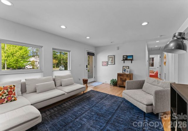 820 Manhasset Road, Charlotte, NC 28209