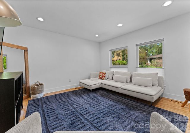 820 Manhasset Road, Charlotte, NC 28209