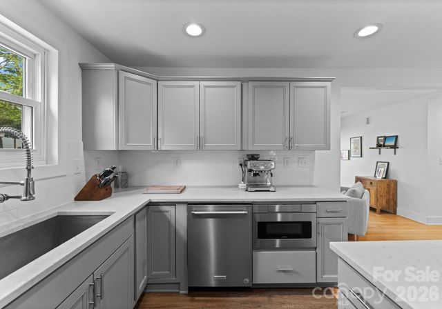 820 Manhasset Road, Charlotte, NC 28209