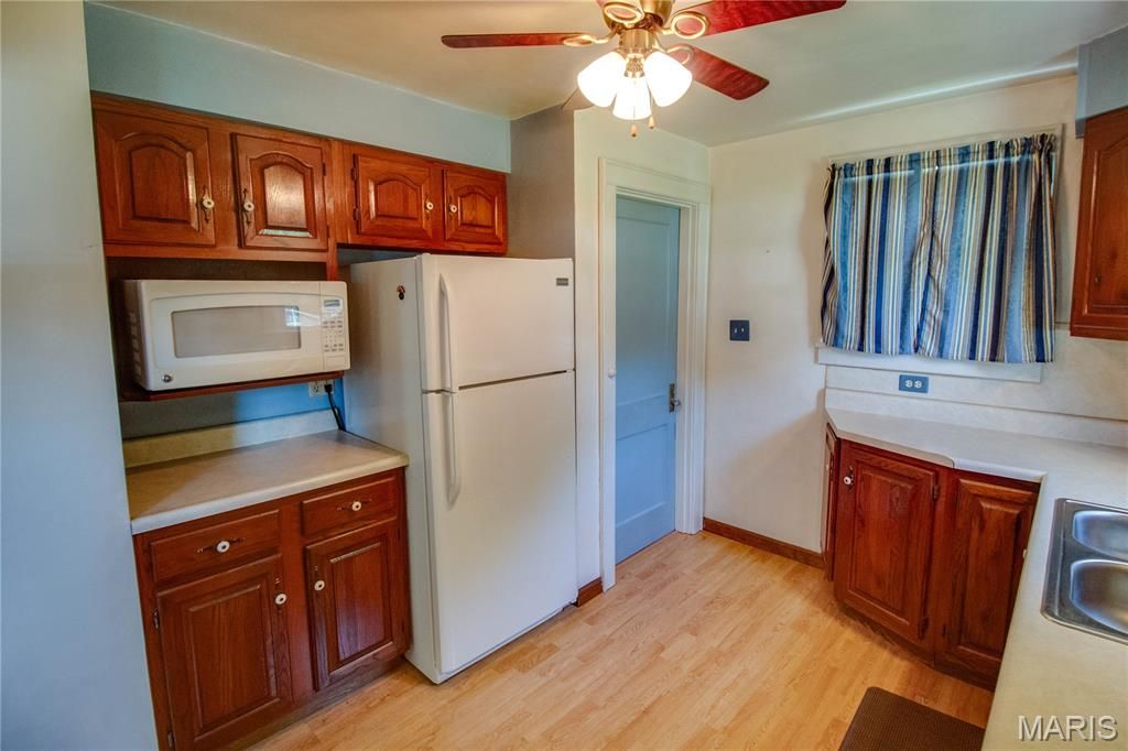Image 14 of property listing at 3616 Coronado Drive, Alton, IL 62002