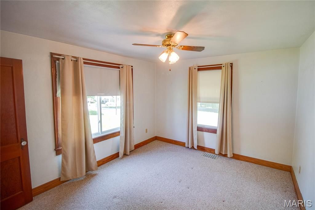 Image 19 of property listing at 3616 Coronado Drive, Alton, IL 62002