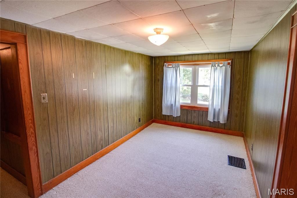 Image 23 of property listing at 3616 Coronado Drive, Alton, IL 62002