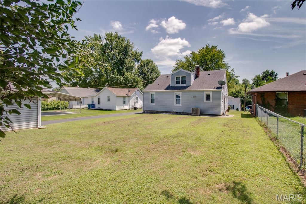 Image 32 of property listing at 3616 Coronado Drive, Alton, IL 62002