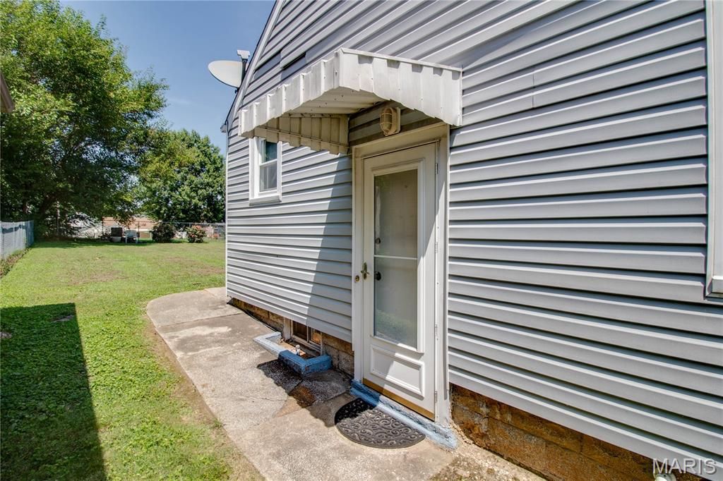 Image 33 of property listing at 3616 Coronado Drive, Alton, IL 62002