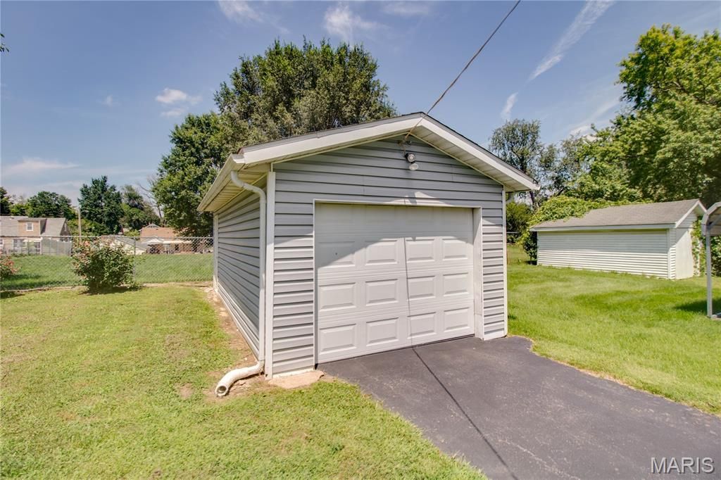 Image 35 of property listing at 3616 Coronado Drive, Alton, IL 62002