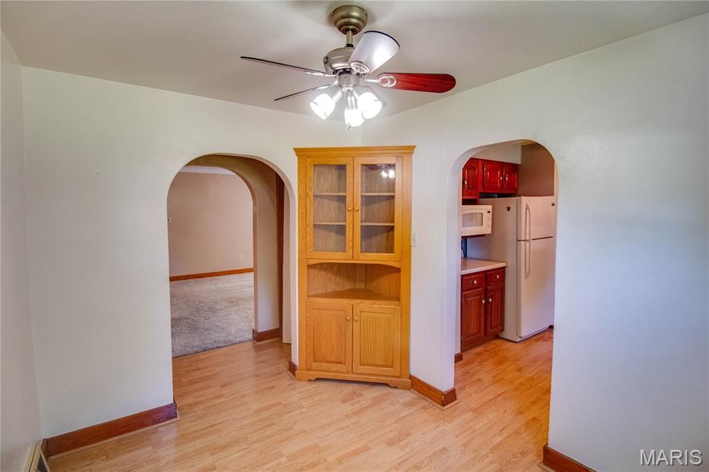 Image 10 of property listing at 3616 Coronado Drive, Alton, IL 62002