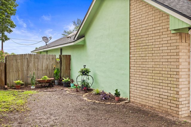 705 Cherry Drive, Groesbeck, TX 76642
