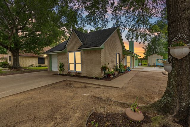 705 Cherry Drive, Groesbeck, TX 76642