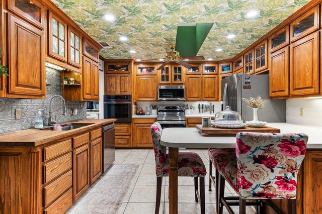 705 Cherry Drive, Groesbeck, TX 76642