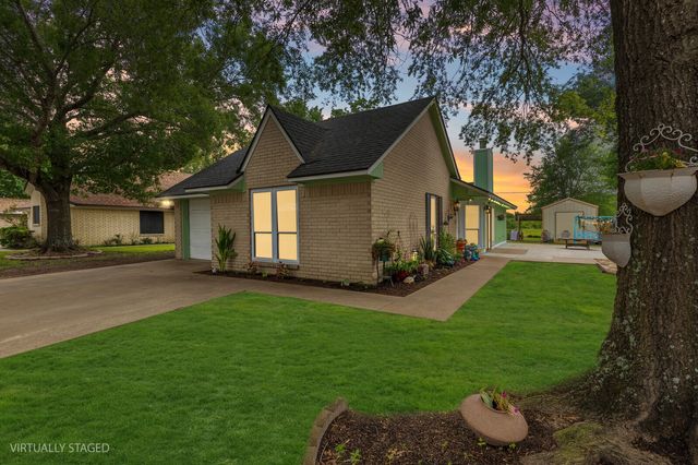 705 Cherry Drive, Groesbeck, TX 76642