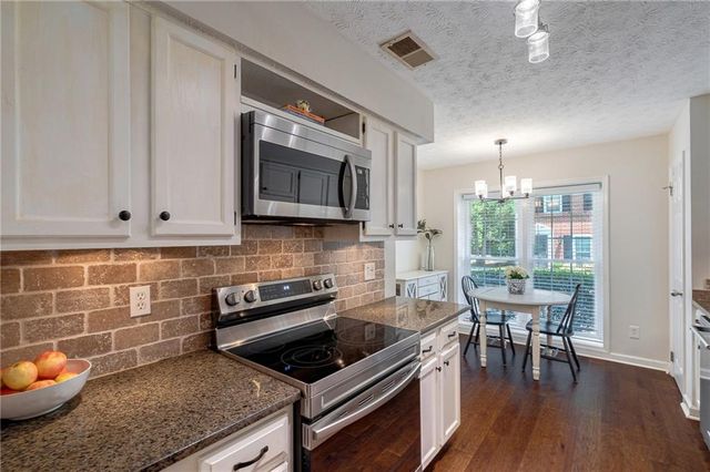 104 Courtyard Terrace, Roswell, GA 30075