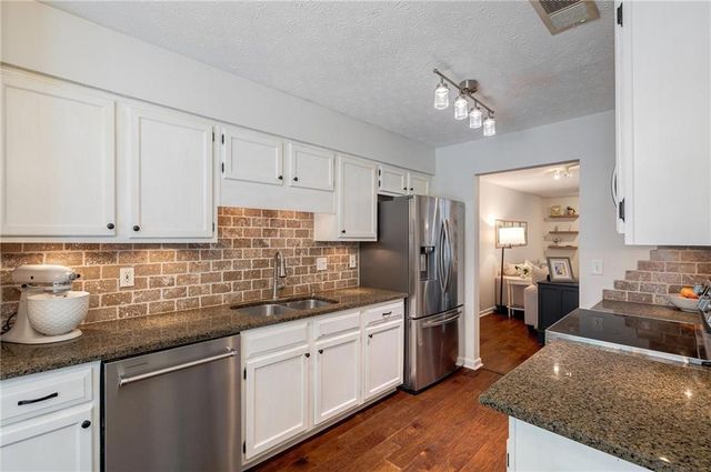 104 Courtyard Terrace, Roswell, GA 30075