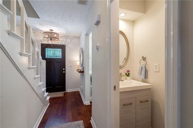 104 Courtyard Terrace, Roswell, GA 30075