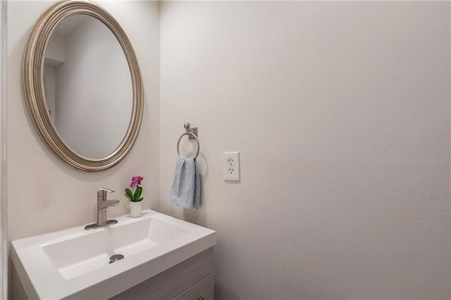 104 Courtyard Terrace, Roswell, GA 30075