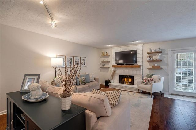 104 Courtyard Terrace, Roswell, GA 30075