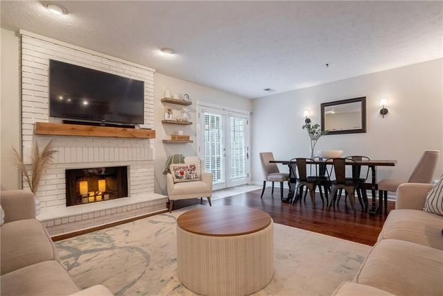 104 Courtyard Terrace, Roswell, GA 30075