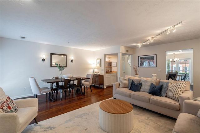 104 Courtyard Terrace, Roswell, GA 30075